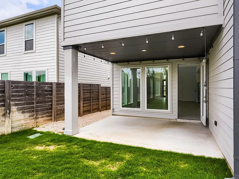 1505 Seeger Dr — Photo 25
