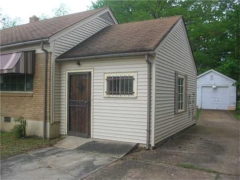 2nd image of 1075 Railton Rd