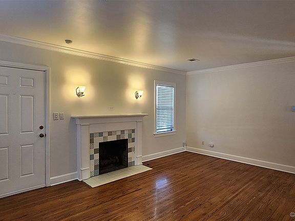 5th image of 1722 S Knoxville Ave