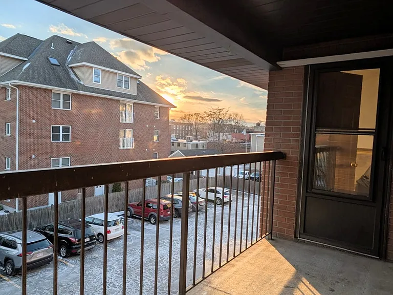 Covered balcony with a double access from the bedroom and the living room