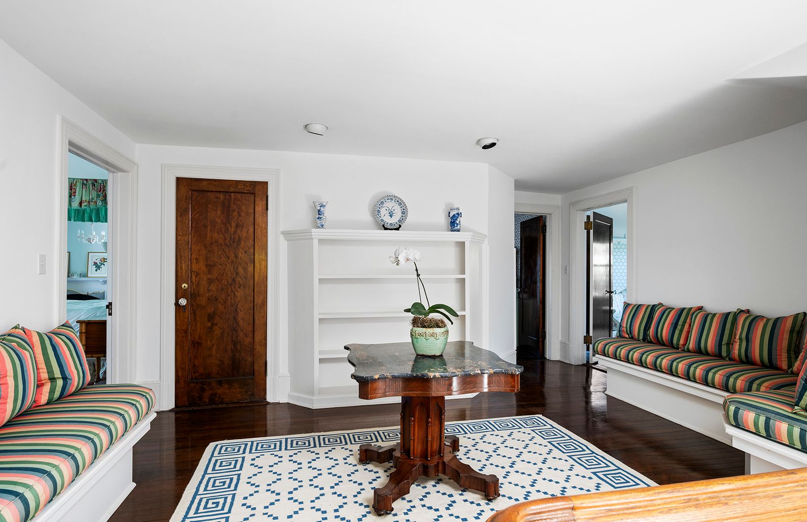  Third Floor Sitting Area with Bench Seats