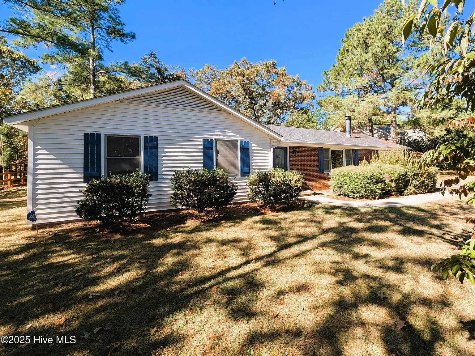 3 bed, 2.0 bath, 1551 sqft, $1,950 — Photo 1