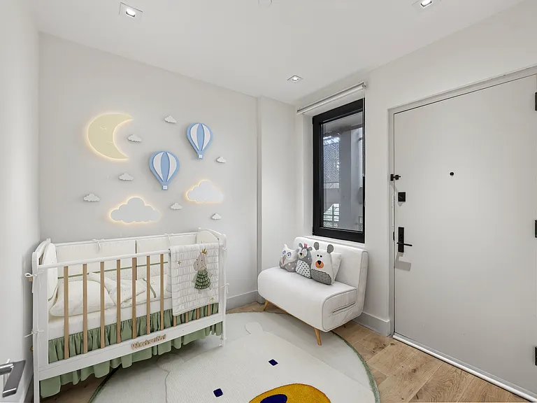33 Frost St #3B — Photo 11