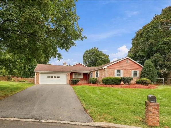 1981 Maria Ln, Allentown, PA 18104