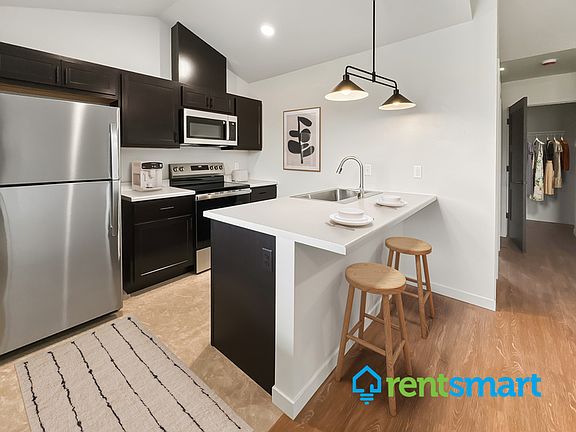 3rd image of 2405 Arcadia Dr #203