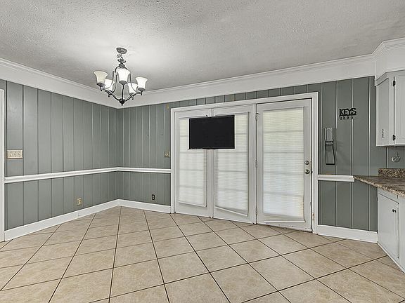 5th image of 2424 Whispering Pines Cir