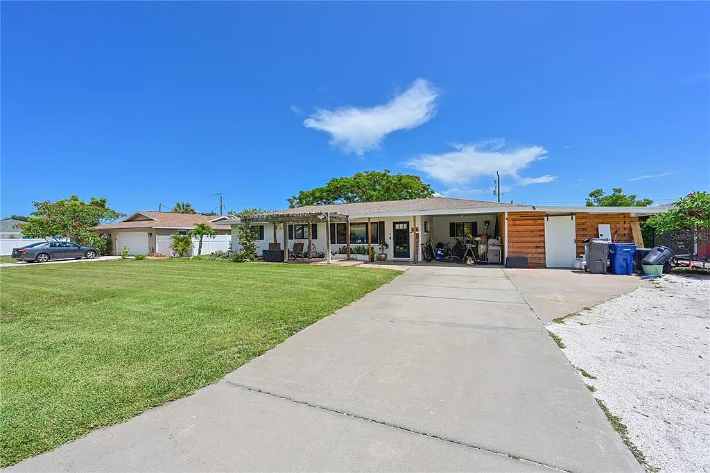 3 bed, 2.0 bath, 1391 sqft, $2,800 — Photo 1