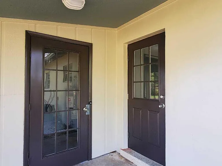 2578 Seneca Ave — Photo 10