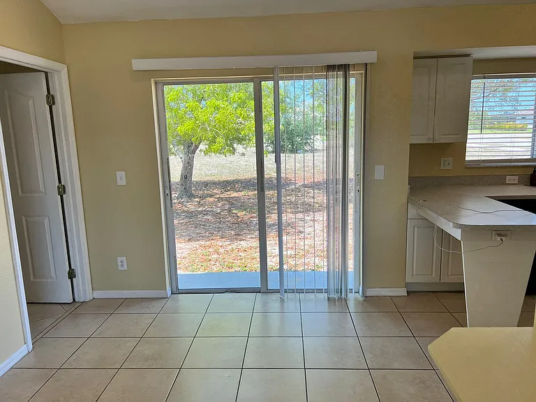 1602 SW 16th Ct — Photo 13