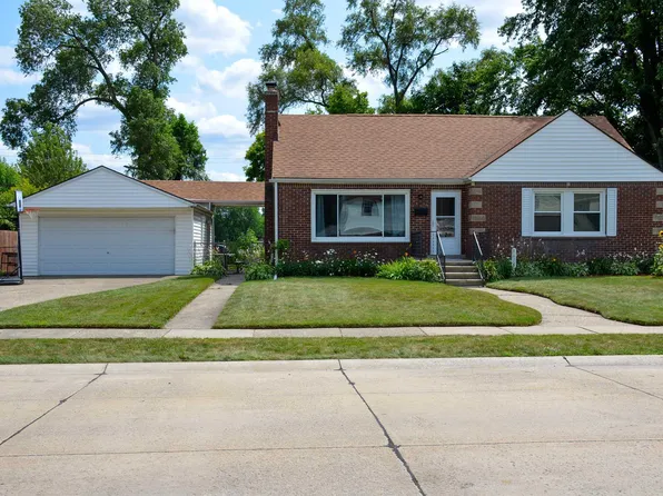 8474 Harding Ave, Center Line, MI 48015