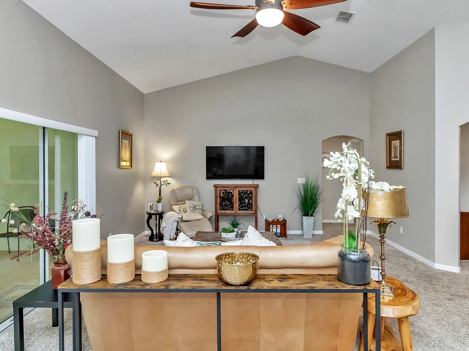 3 bed, 2330 sqft, $4,000 — Photo 2