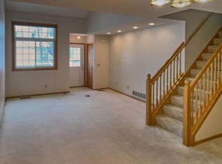 8942 Spring Ln, Woodbury, MN 55125