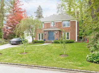 21 Strathmore Rd, Great Neck, NY 11023