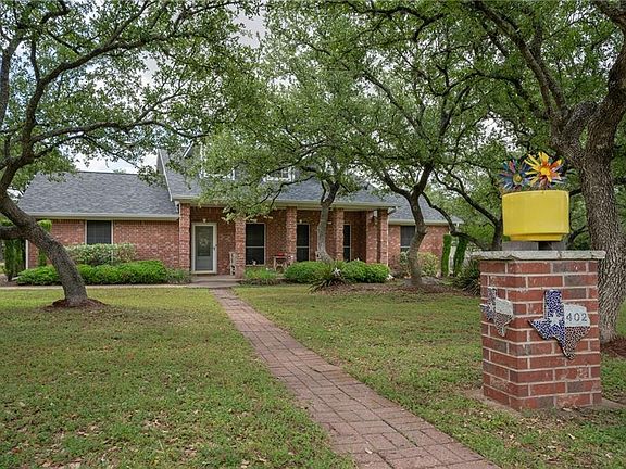 2nd image of 402 Meadow Oaks Dr
