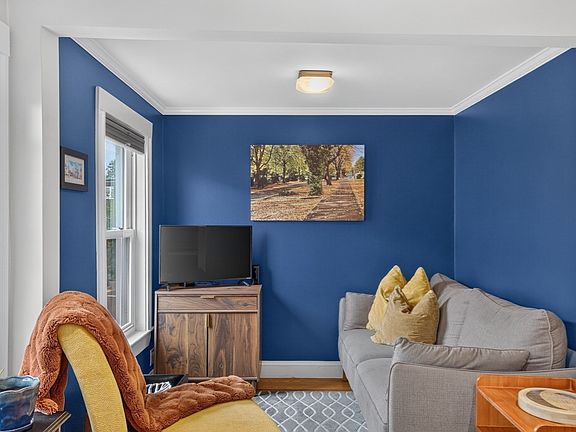5th image of 182 Marion St #2