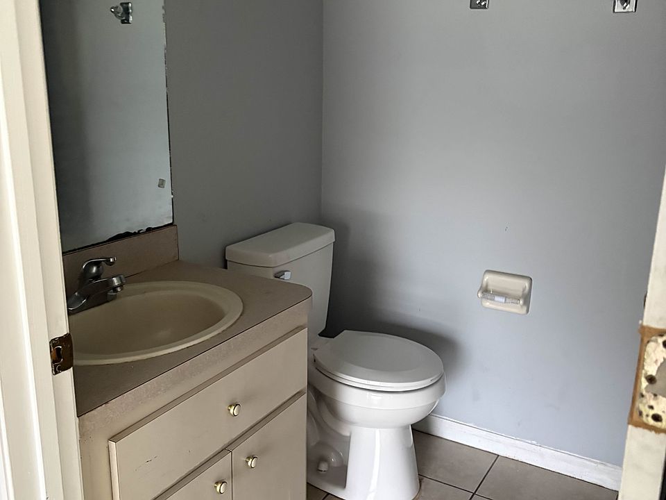 1st image of 800 Judy Ave