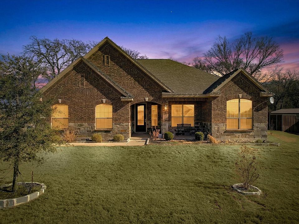 1st image of 103 Willow Oak Dr