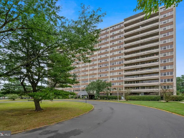 804 Barclay Towers, Cherry Hill, NJ 08034