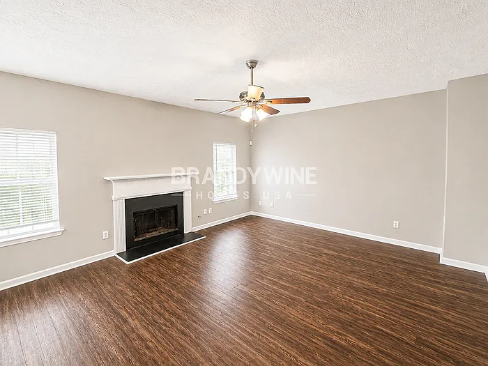 4 bed, 2.5 bath, 2690 sqft, $2,370 — Photo 4