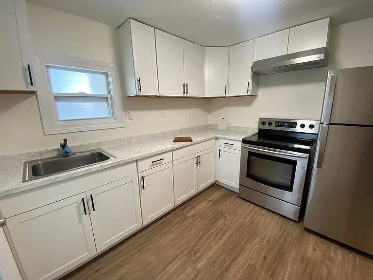1525 Dunsany Ave — Photo 1
