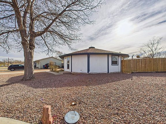 3rd image of 4 Bridgeport Cir
