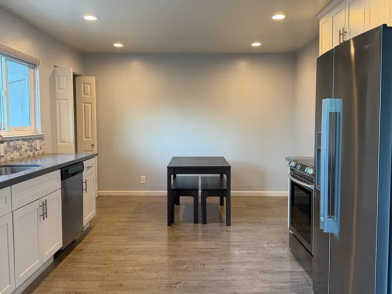 383 Roosevelt Ave — Photo 13