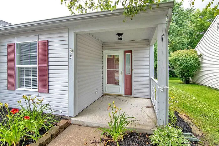 3 bed, 2.0 bath, 1319 sqft, $1,800 — Photo 2