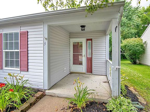 2nd image of 5 Ashwood Cir