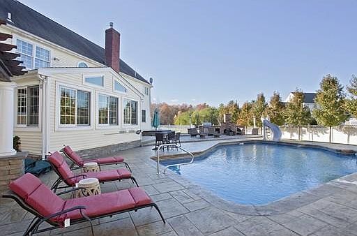 4th image of 37 Baker Ln