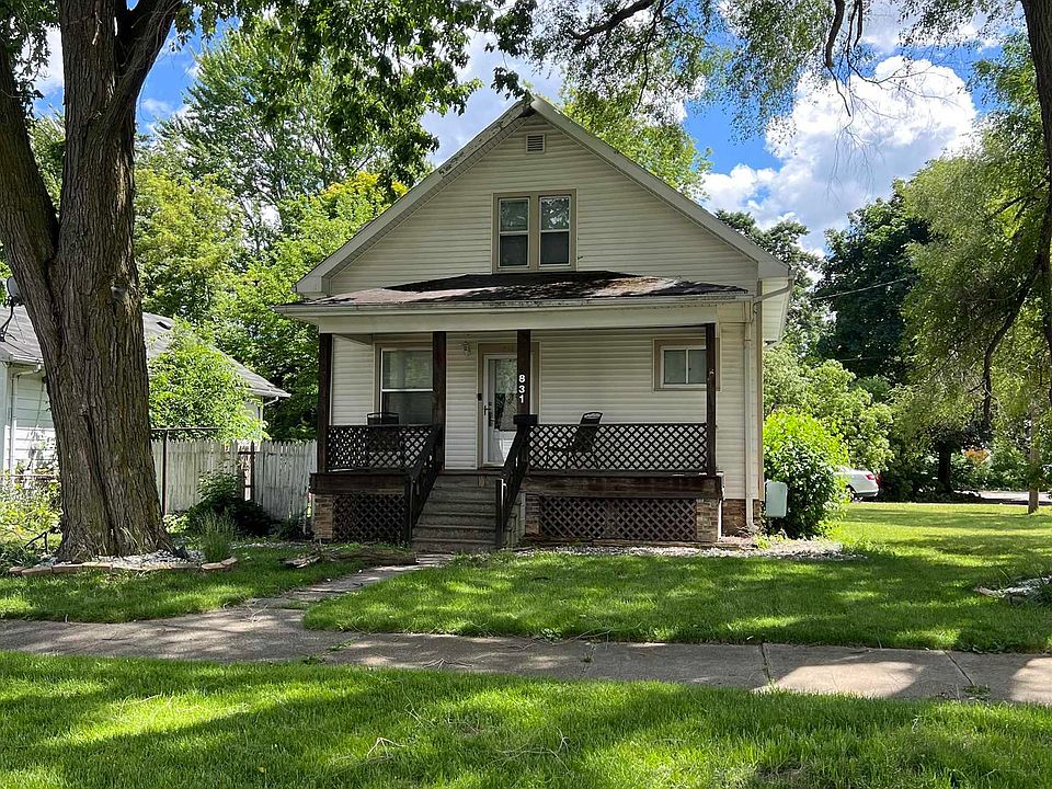 1st image of 831 Ash St