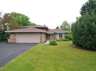 11138 85th St, Willow Springs, IL 60480