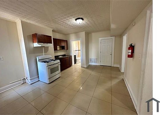 1st image of 74 Plum St Floor 1