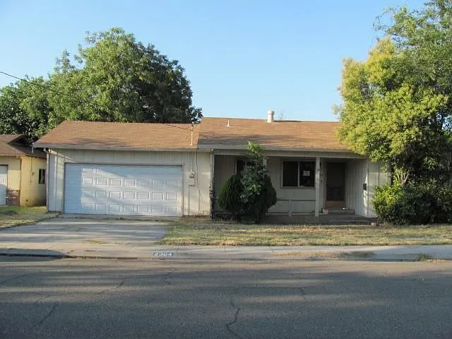2304 Thomas St photo 1