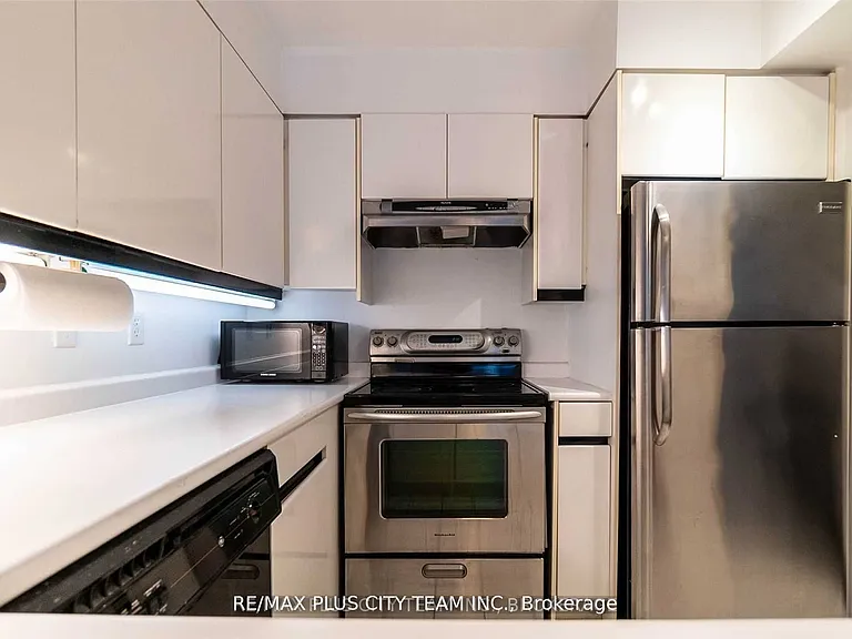 7 Carlton St #401 — Photo 15