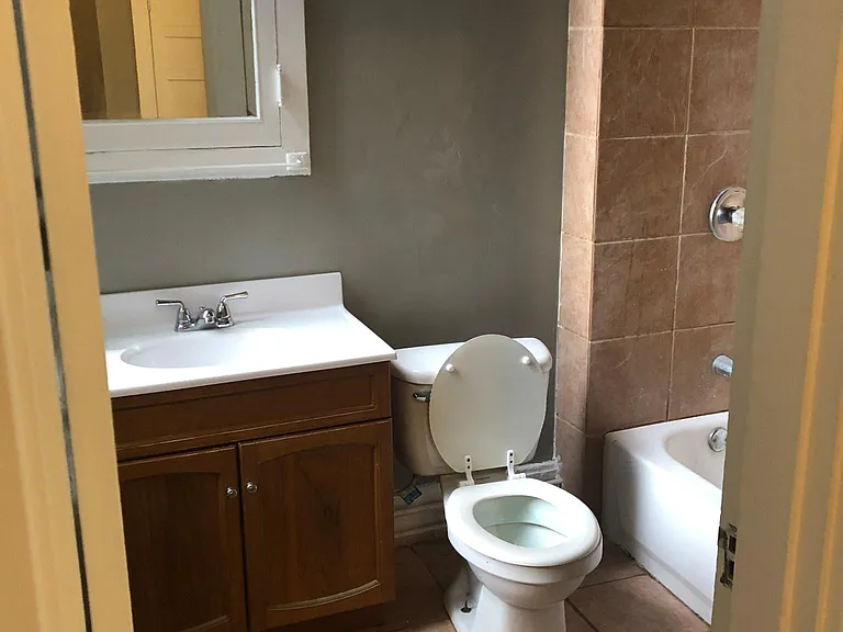 2726 Short Vine St #2 — Photo 4