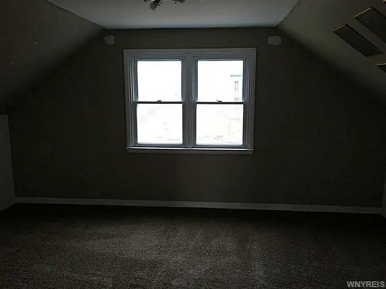 31 Addison Ave — Photo 6