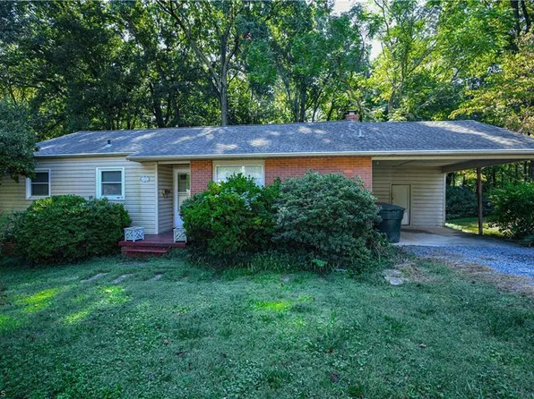 3809 Parkwood Dr, Greensboro, NC 27403