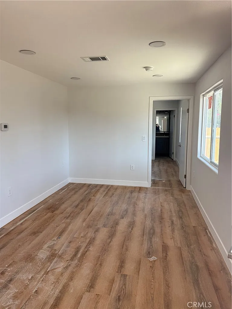 2 bed, 1000 sqft, $3,200 — Photo 3