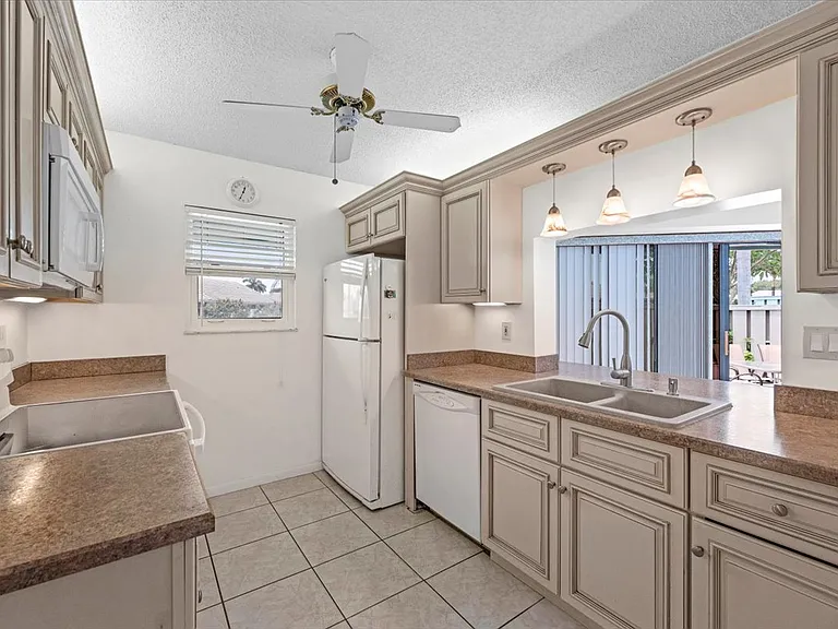 1127 E Seminole Ave #12C — Photo 20