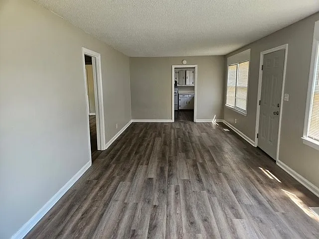 2 bed, 1050 sqft, $1,295 — Photo 2