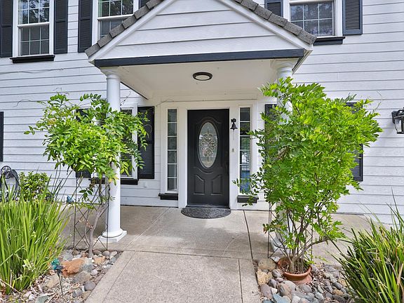 3rd image of 886 Cottage St