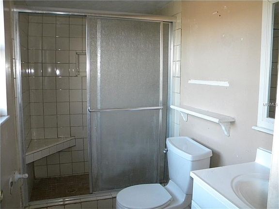 4th image of 668 Stanford Dr