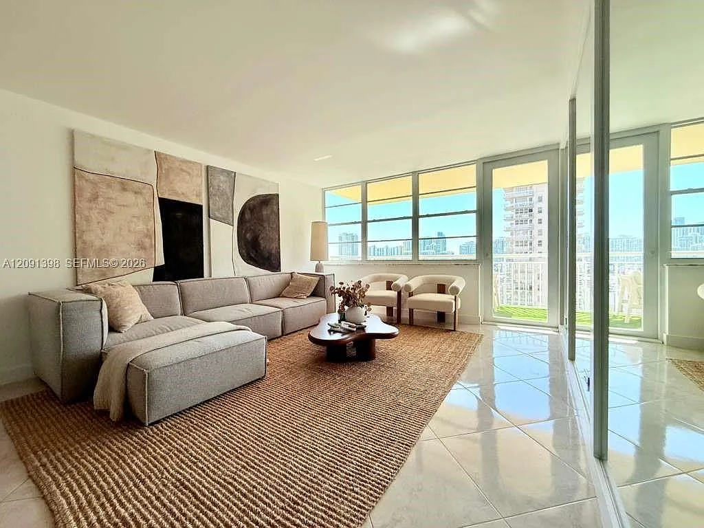 Winston Towers 200 — Photo 3
