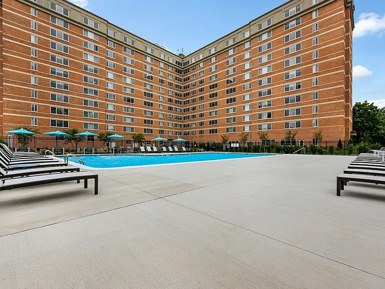 Potomac Towers — Photo 9