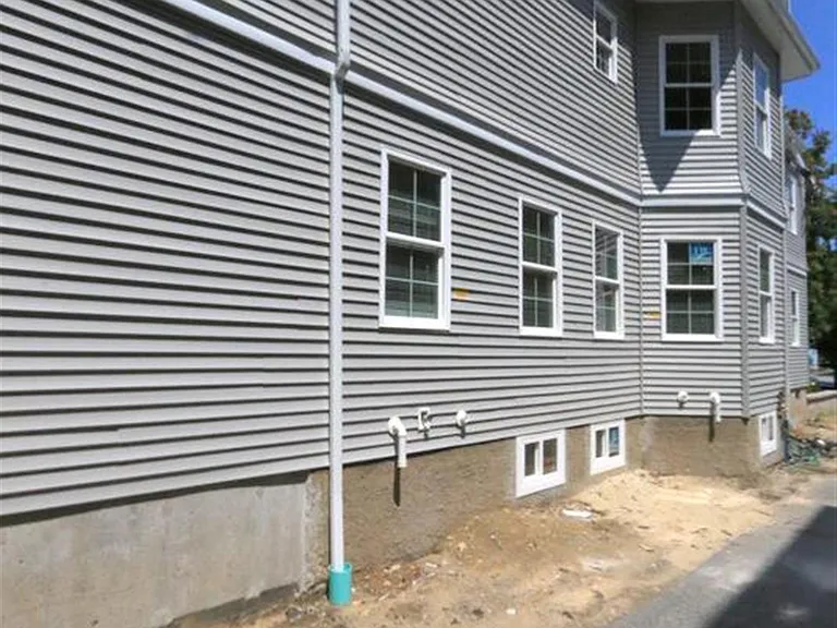 220 Massachusetts Ave — Photo 4