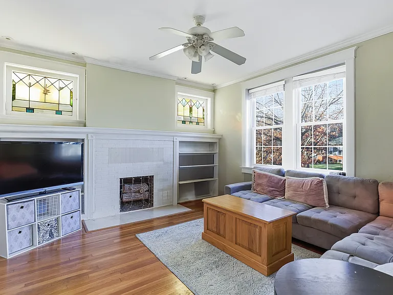 7106 Forsyth Blvd — Photo 4