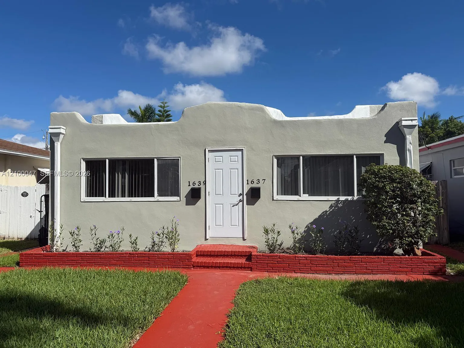 Hollywood South Side Add — Photo 1