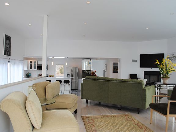 4th image of 40 Bluff Rd