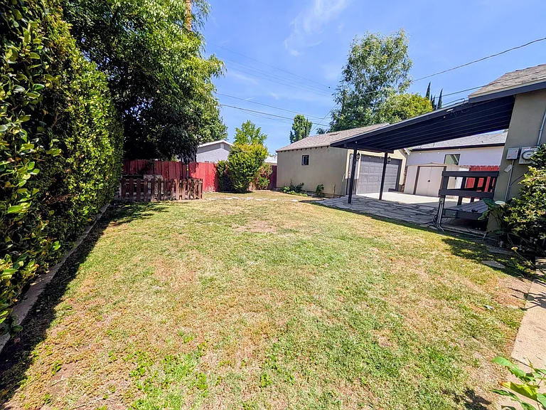 5964 Yarmouth Ave — Photo 12