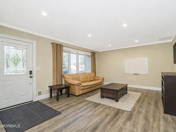 3rd image of 1117 Verdant Road